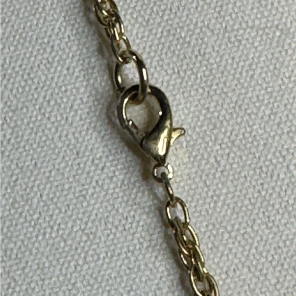 Vintage Elegant Gold Heart Pendant Necklace. Great vintage Condition - Picture 7 of 10